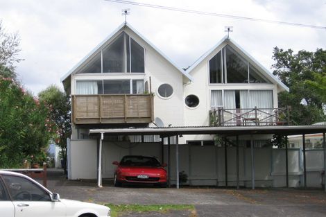 Photo of property in 3/7 Beach Haven Road, Beach Haven, Auckland, 0626