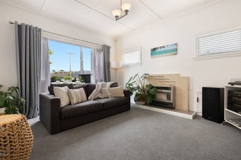 Photo of property in 35 Ngatai Road, Otumoetai, Tauranga, 3110