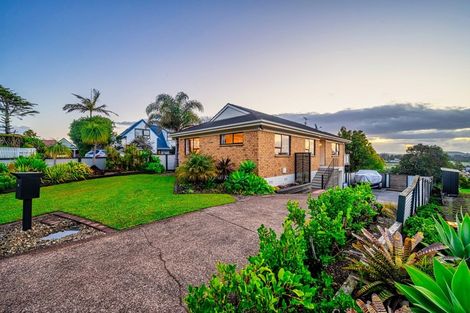Photo of property in 19 Glenshee Place, Highland Park, Auckland, 2010