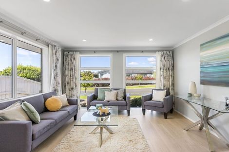 Photo of property in 13 Dida Park Drive, Kumeu, 0810