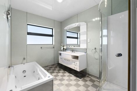 Photo of property in 11 Desmond Place, Bell Block, New Plymouth, 4312