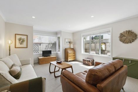 Photo of property in 2/6 The Parade, Island Bay, Wellington, 6023