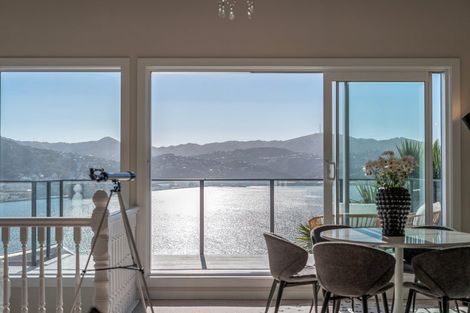 Photo of property in 2 The Crescent, Roseneath, Wellington, 6011