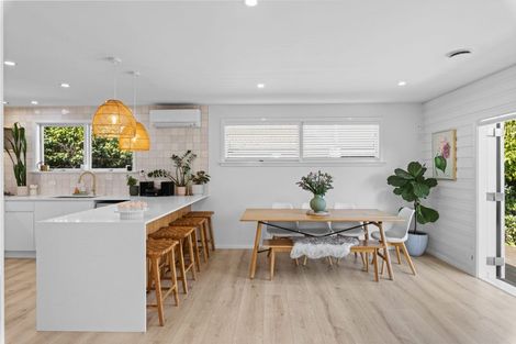 Photo of property in 21 Woodstock Place, Russley, Christchurch, 8042