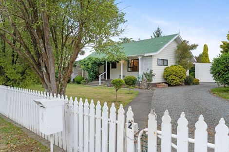 Photo of property in 2 Loasby Place, Greytown, 5712