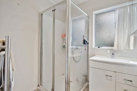 Photo of property in 14 Glenfinn Place, Massey, Auckland, 0614