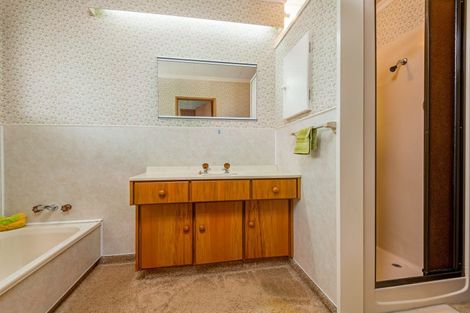 Photo of property in 16 Suffolk Crescent, Feilding, 4702