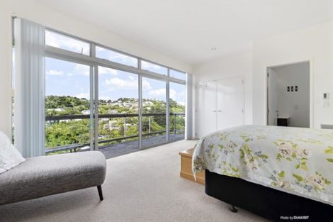 Photo of property in 77 Tiketike Way, Brooklyn, Wellington, 6021