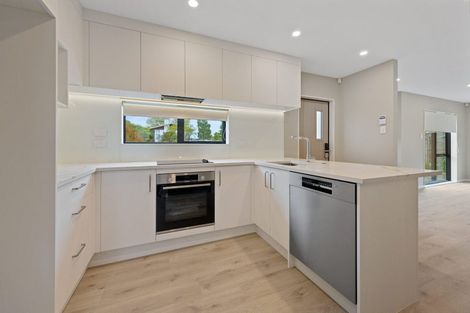 Photo of property in 47a Gossamer Drive, Pakuranga Heights, Auckland, 2010