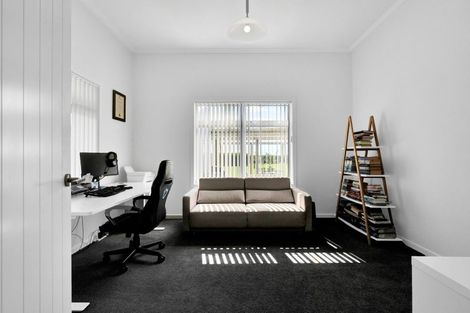 Photo of property in 2 Snell Road, Tikorangi, Waitara, 4383