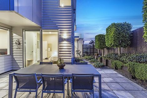 Photo of property in 49 Seaview Road, Castor Bay, Auckland, 0620