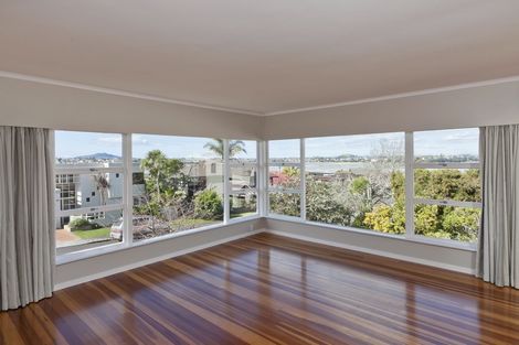Photo of property in 27 Mcbreen Avenue, Northcote, Auckland, 0627