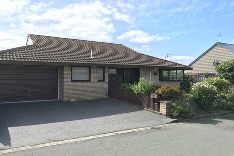 Photo of property in 18 Sheraton Place, Redwood, Christchurch, 8051