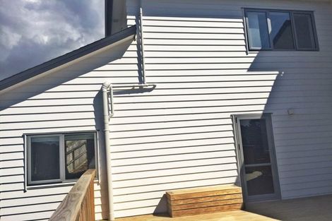 Photo of property in 9 Trotting Terrace, Fairview Heights, Auckland, 0632