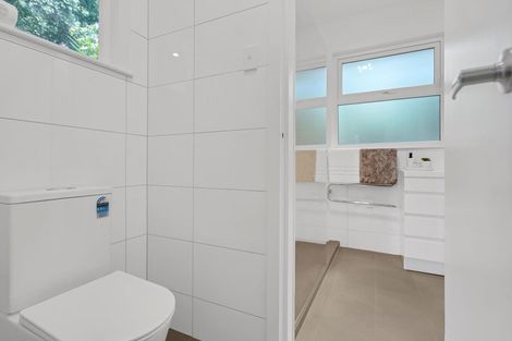 Photo of property in 2 Fairmount Road, Titirangi, Auckland, 0604