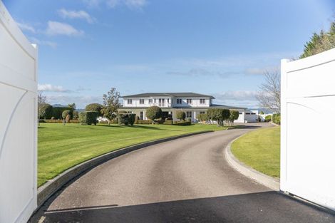 Photo of property in 423 Gillespie Place, Acacia Bay, Taupo, 3385