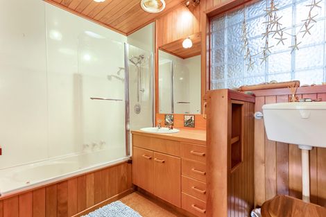 Photo of property in 50 Park Road, Titirangi, Auckland, 0604