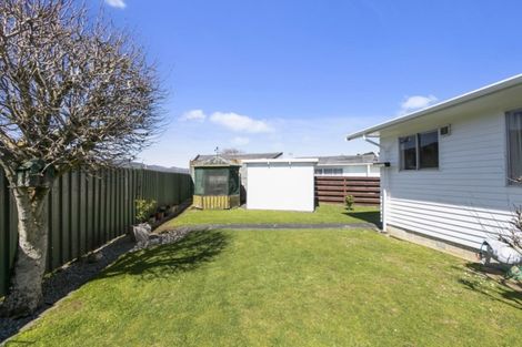Photo of property in 7 Kew Grove, Wainuiomata, Lower Hutt, 5014