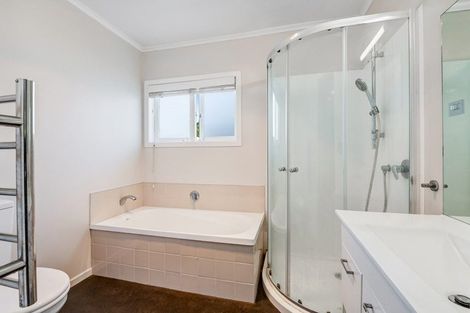 Photo of property in 133 Beach Haven Road, Beach Haven, Auckland, 0626