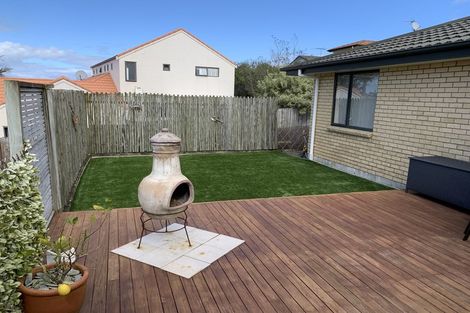 Photo of property in 9 Meharg Place, Fairview Heights, Auckland, 0632