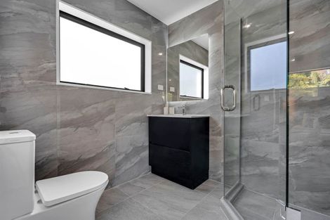 Photo of property in 8b South Lynn Road, Titirangi, Auckland, 0604