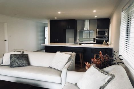 Photo of property in 19 Papa Orchard Drive, Kumeu, 0810