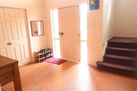 Photo of property in 36 Newbury Place, Schnapper Rock, Auckland, 0632