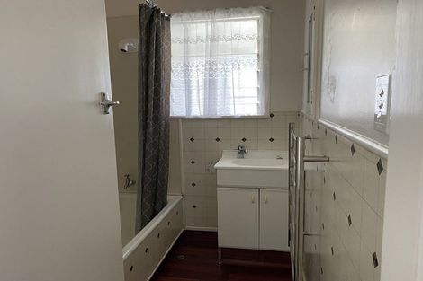Photo of property in 27 Collins Road, Melville, Hamilton, 3206