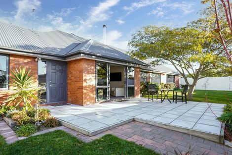 Photo of property in 1 Lowe Place, Rangiora, 7400