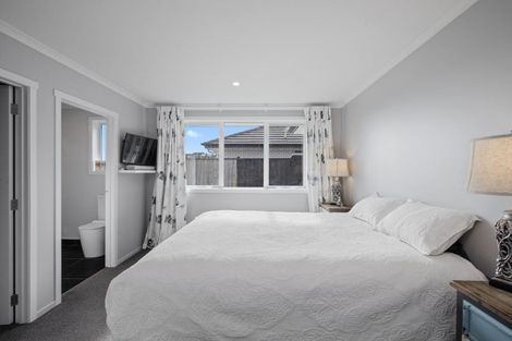 Photo of property in 4 Cook Drive, Tuakau, 2121