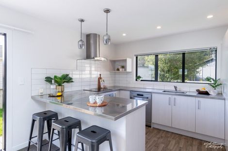 Photo of property in 25 Helvetia Grove, Naenae, Lower Hutt, 5011