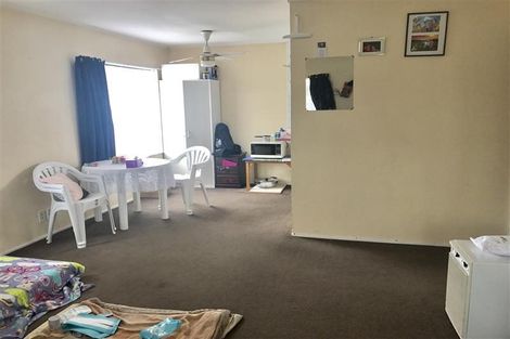 Photo of property in 1/4 Kelvin Road, Papakura, 2110