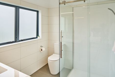 Photo of property in 32 Amesbury Drive, Churton Park, Wellington, 6037