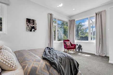 Photo of property in 2 Fairmount Road, Titirangi, Auckland, 0604