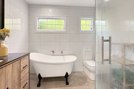 Photo of property in 12 Richmond Avenue, Northcote Point, Auckland, 0627