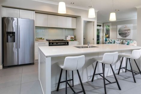 Photo of property in 15 Landmark Terrace, Orewa, 0931