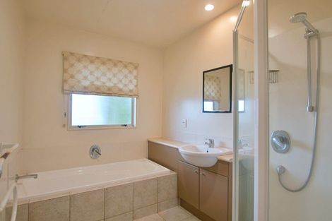 Photo of property in 2/23 Tui Glen Road, Birkenhead, Auckland, 0626