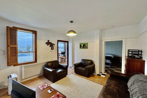 Photo of property in Devonport Apartments, 10/127 Saint Aubyn Street, New Plymouth, 4310