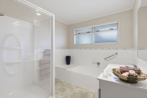 Photo of property in 8 Montrose Place, Pyes Pa, Tauranga, 3112