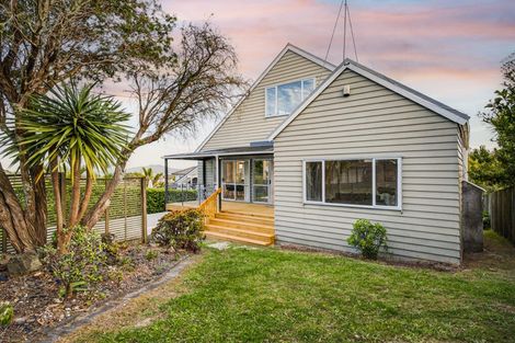 Photo of property in 20 Peter Terrace, Castor Bay, Auckland, 0620