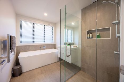 Photo of property in 71 Farrant Drive, Wanaka, 9305