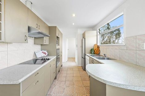 Photo of property in 10 La Trobe Street, Pakuranga Heights, Auckland, 2010