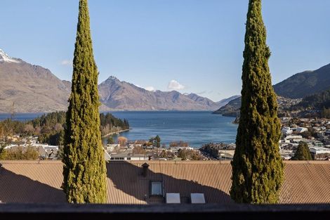 Photo of property in 37-39 Hallenstein Street, Queenstown, 9300