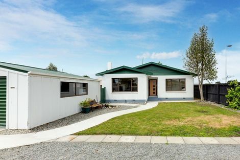 Photo of property in 40 Grimseys Road, Redwood, Christchurch, 8051