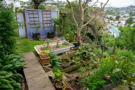 Photo of property in 62 Maupuia Road, Maupuia, Wellington, 6022