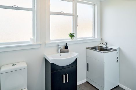Photo of property in 38a Victory Crescent, Tawa, Wellington, 5028