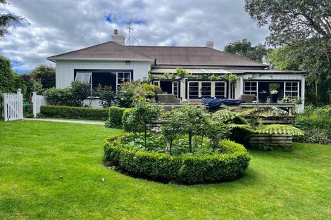 Photo of property in 11 Pendarves Street, New Plymouth, 4310