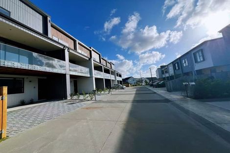 Photo of property in 9 Heketara Way, Massey, Auckland, 0614