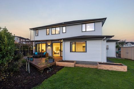 Photo of property in 39 Syd Grant Crescent, Orewa, 0931