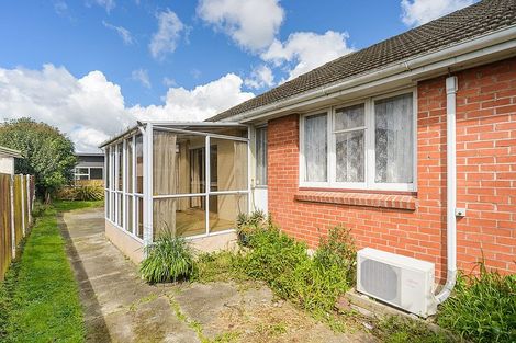 Photo of property in 60 Exeter Crescent, Takaro, Palmerston North, 4412